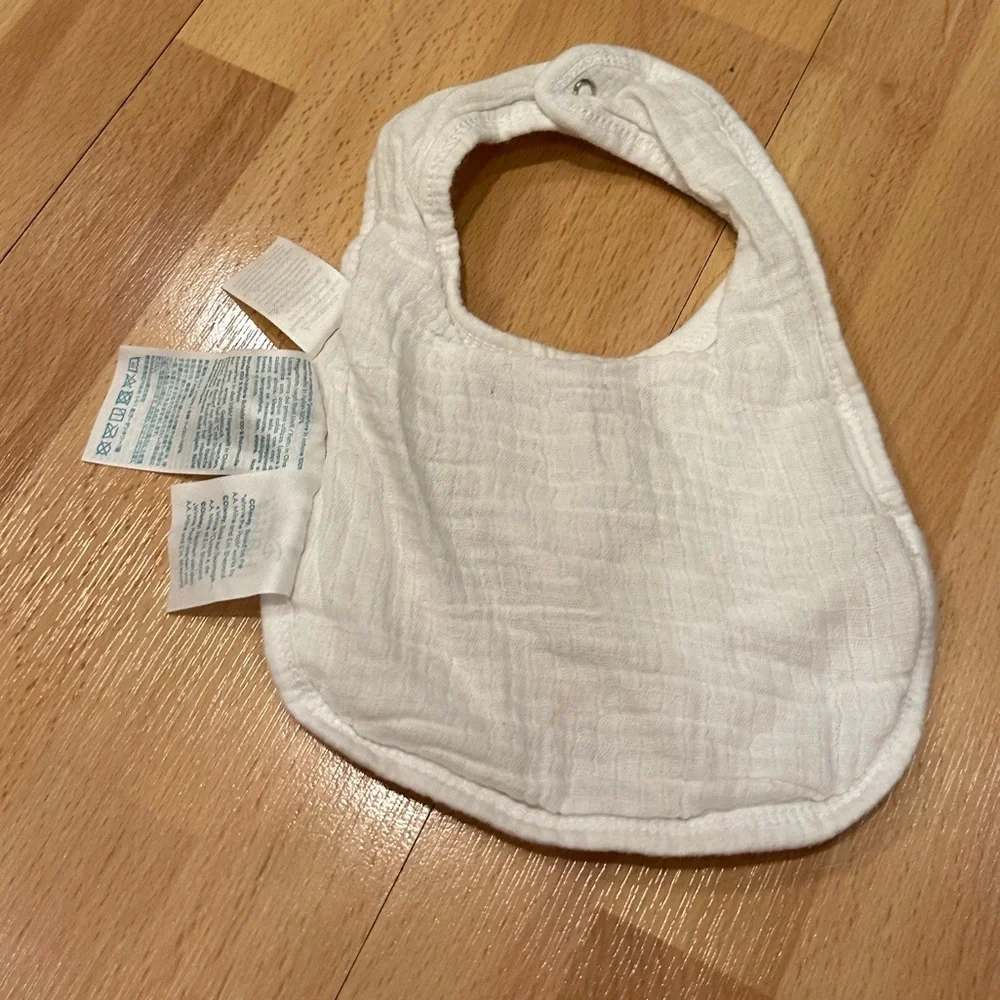 Winnie the Pooh bib by Aden and anais for baby disney